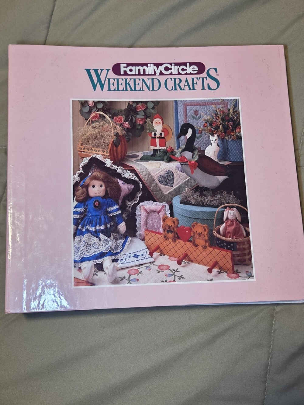 Vintage 1990 Family Circle Weekend Crafts Binder Patterns Sewing Crochet Quilt